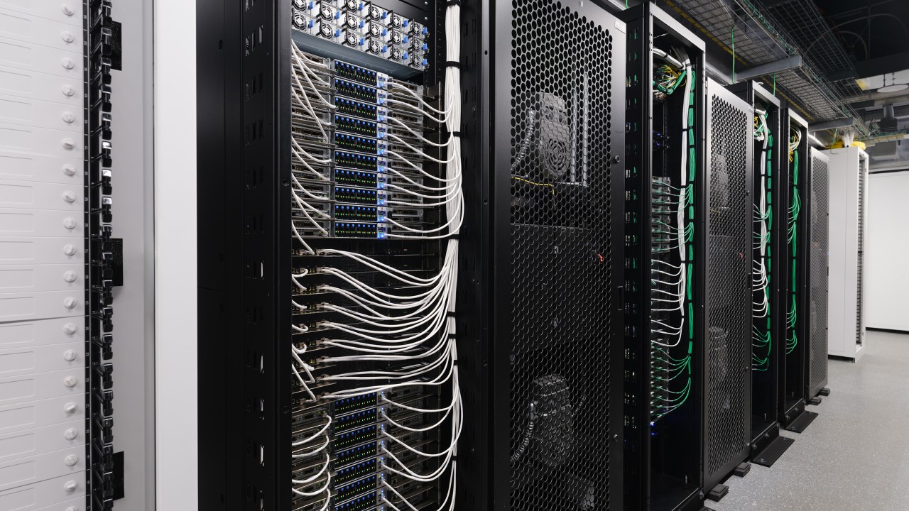 NVIDIA GB200 NVL72 Data Center Racks with MGX 